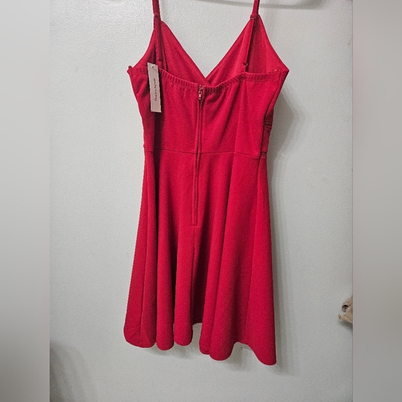 Red short dress - Picture 2 of 2